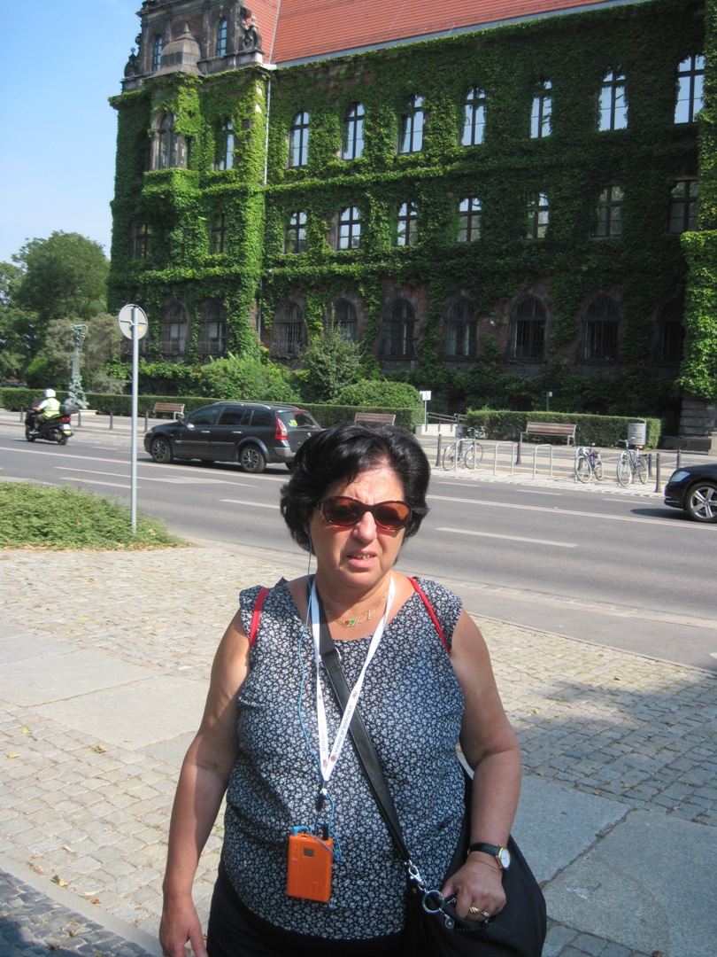 14-Breslavia-Io e alle spalle il museo